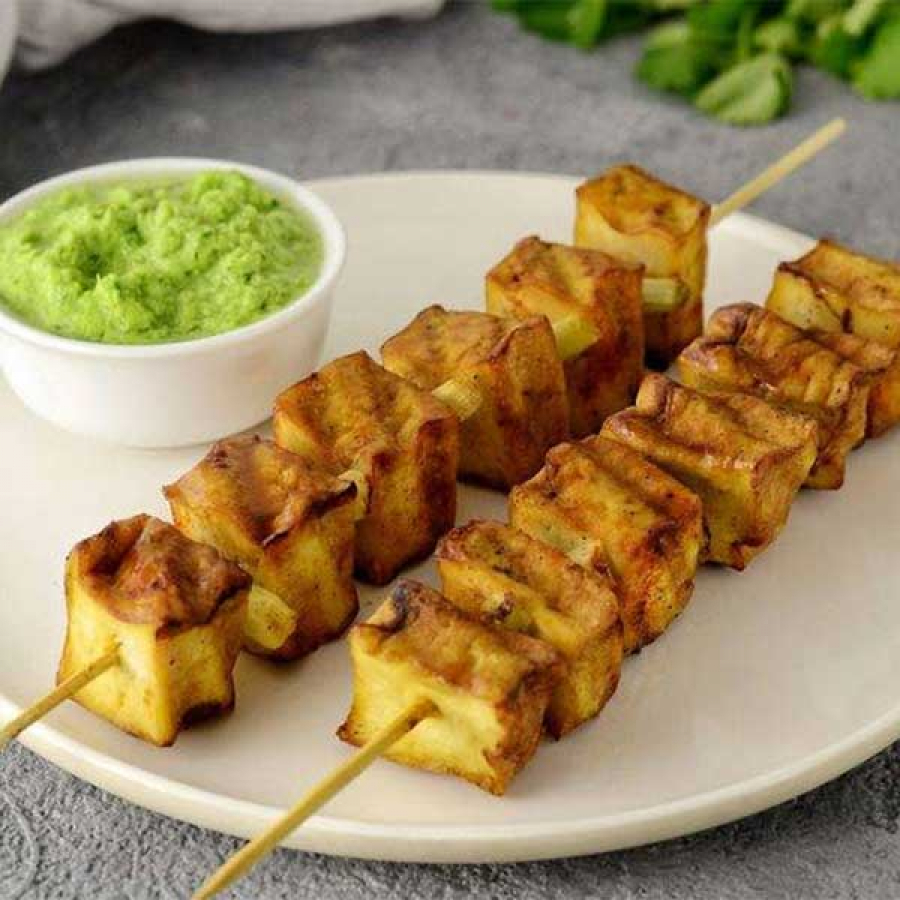 Шашлыки из тофу с соусом из кинзы