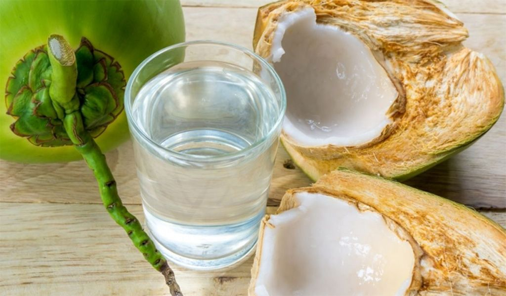 Кокосовая вода: чем полезна и как использовать