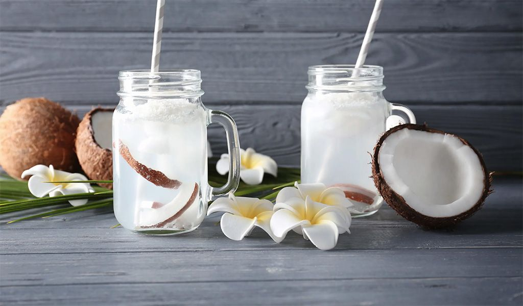 Кокосовая вода: чем полезна и как использовать